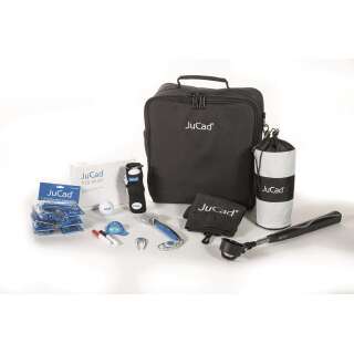 JUCAD GESCHENKSET Nr. 3 - JuCad Rädertasche, Schlägertuch, Schlägerbürste, Ballangel, Pitchgabel, 
Getränkekühler, Ball- und Teehalter aus Neopren, Ballmarkerset, 12 Golfbälle und 90 Tees                                                     (Einzelpreis 17